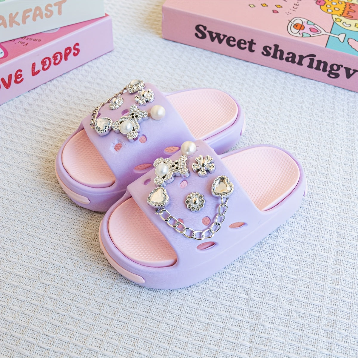 New Cartoon Silver Bear Stylish Versatile Slippers for Kids, Color-Blocked Flat Sandals for Boys And Girls 831