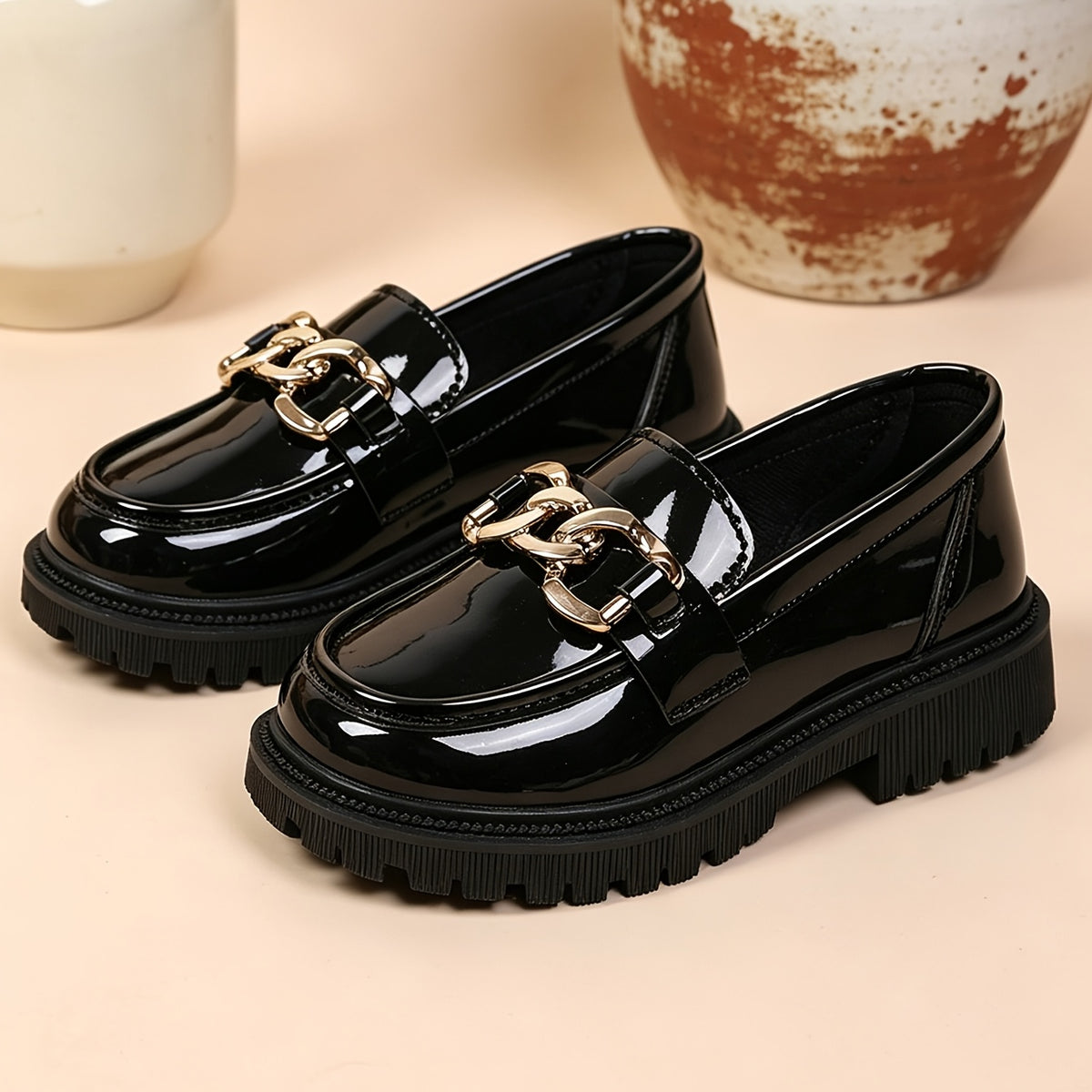 A Pair of Black British Style Loafers, Glossy PU Material + Metal Chain Decoration, Thick-Soled Non-Slip One-Step Design, Versatile Retro College Style Small Shoes, Suitable for Daily Leisure, School, Party, Performance, Autumn And Winter New 2026