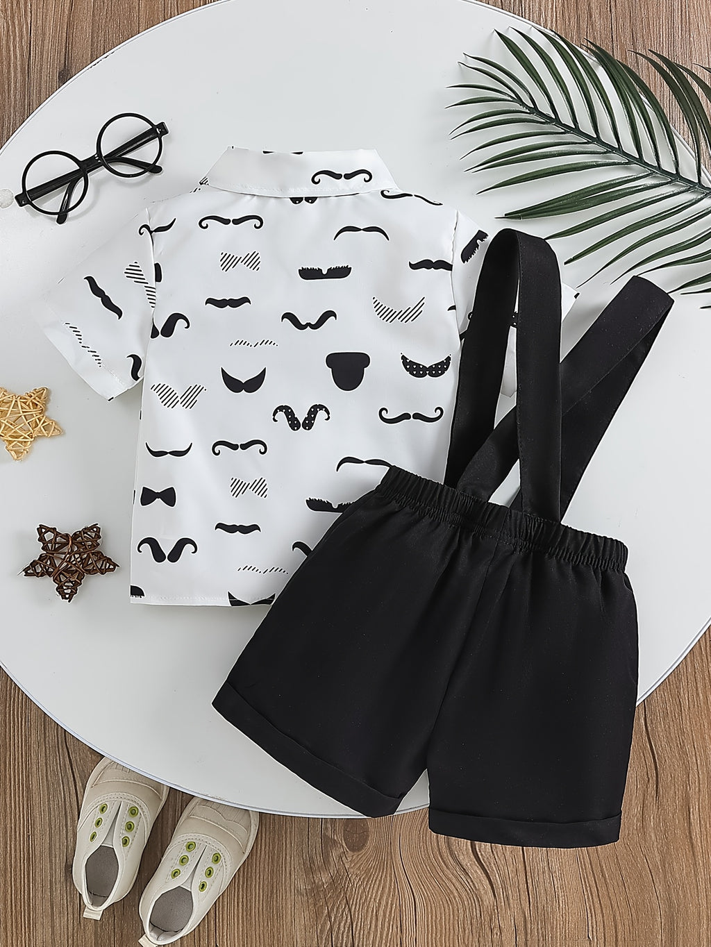 0-3 Years Boys' Spring/Summer All-Over Print Casual Shirt + Suspender Shorts Set, Bow Tie Decoration, Gentleman 2pcs Outfit, Suitable for Daily Wear, Outdoors, Parties, Outings, Wedding Season, Back-to-School Season, Birthday Gift, Cute Outfit