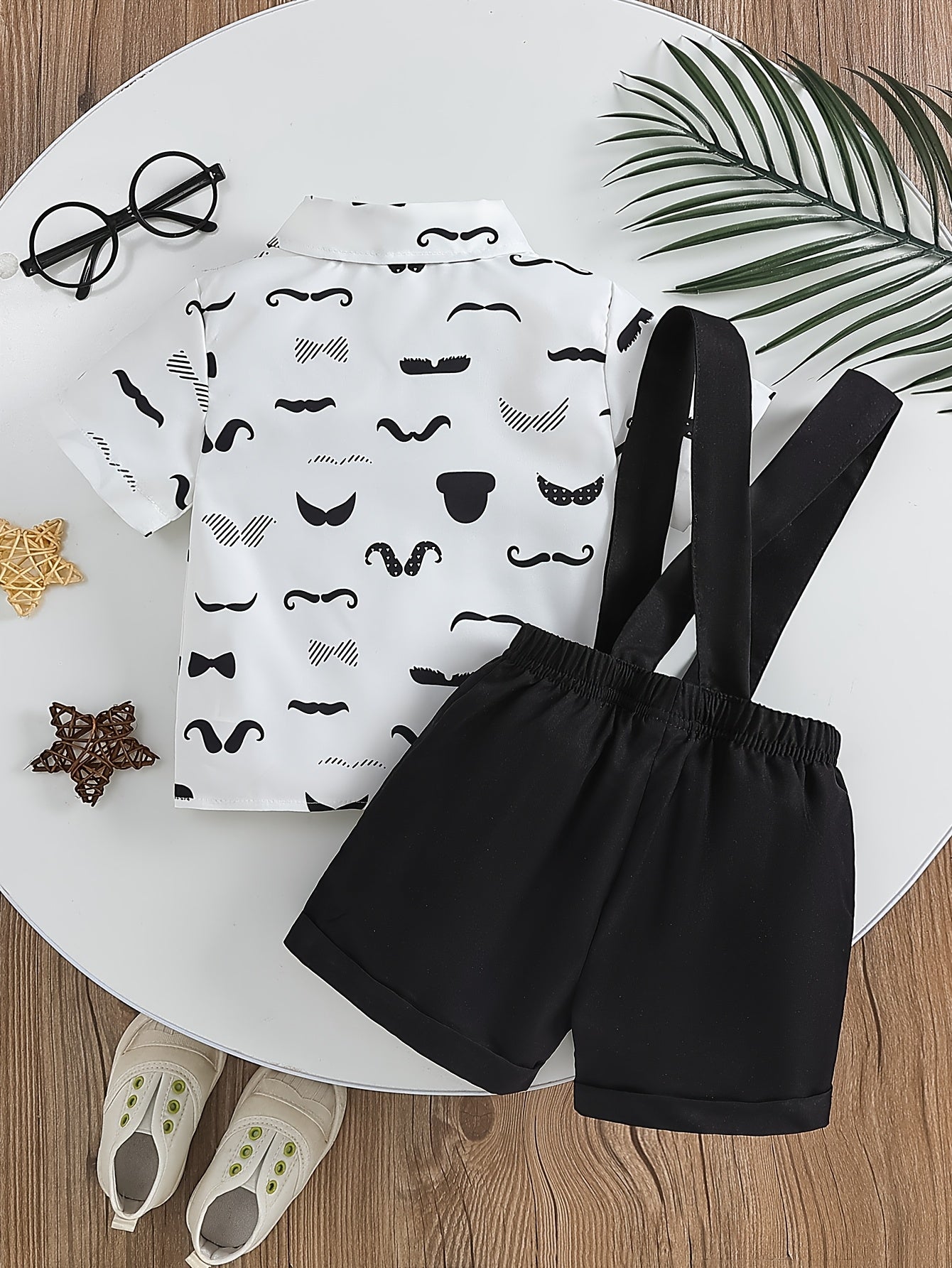 0-3 Years Boys' Spring/Summer All-Over Print Casual Shirt + Suspender Shorts Set, Bow Tie Decoration, Gentleman 2pcs Outfit, Suitable for Daily Wear, Outdoors, Parties, Outings, Wedding Season, Back-to-School Season, Birthday Gift, Cute Outfit