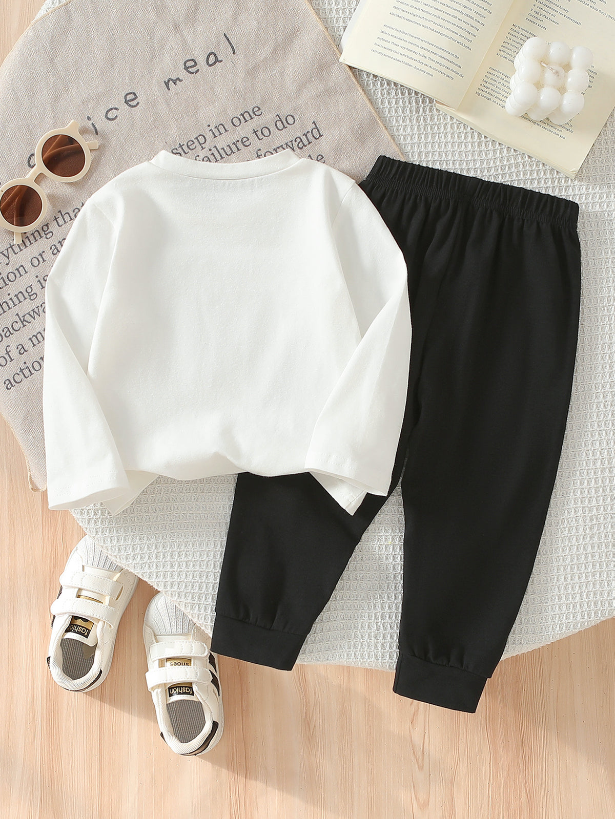 2pcs Fashion Trendy Print Outfit, Spring/Autumn Boys' Trendy Fashion Casual Long Pants Set, Round Neck Long Sleeve T-Shirt Comfortable Sweat-Absorbing Top And Athletic Casual Trousers, for Outdoor, Sweat-Resistant