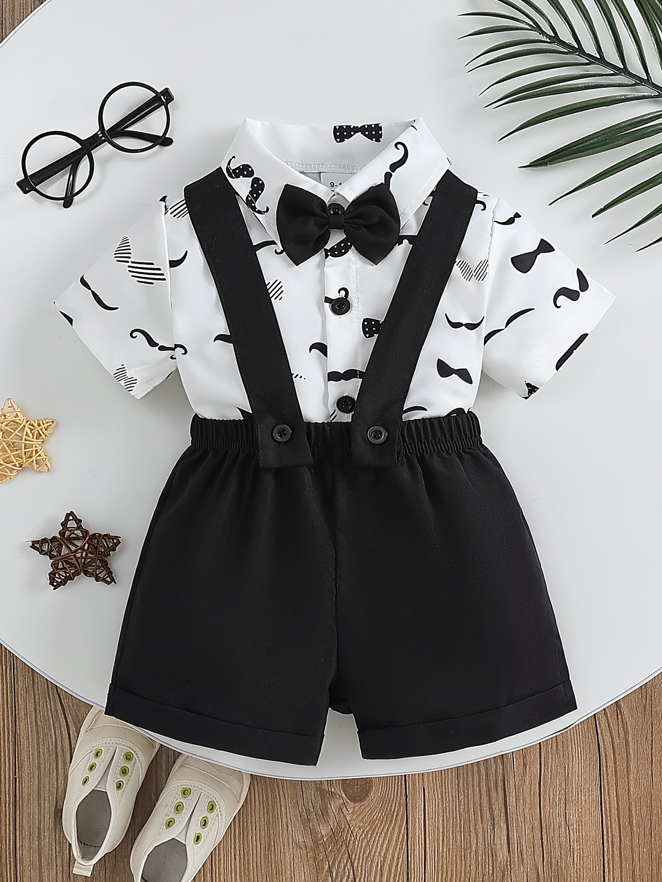 0-3 Years Boys' Spring/Summer All-Over Print Casual Shirt + Suspender Shorts Set, Bow Tie Decoration, Gentleman 2pcs Outfit, Suitable for Daily Wear, Outdoors, Parties, Outings, Wedding Season, Back-to-School Season, Birthday Gift, Cute Outfit