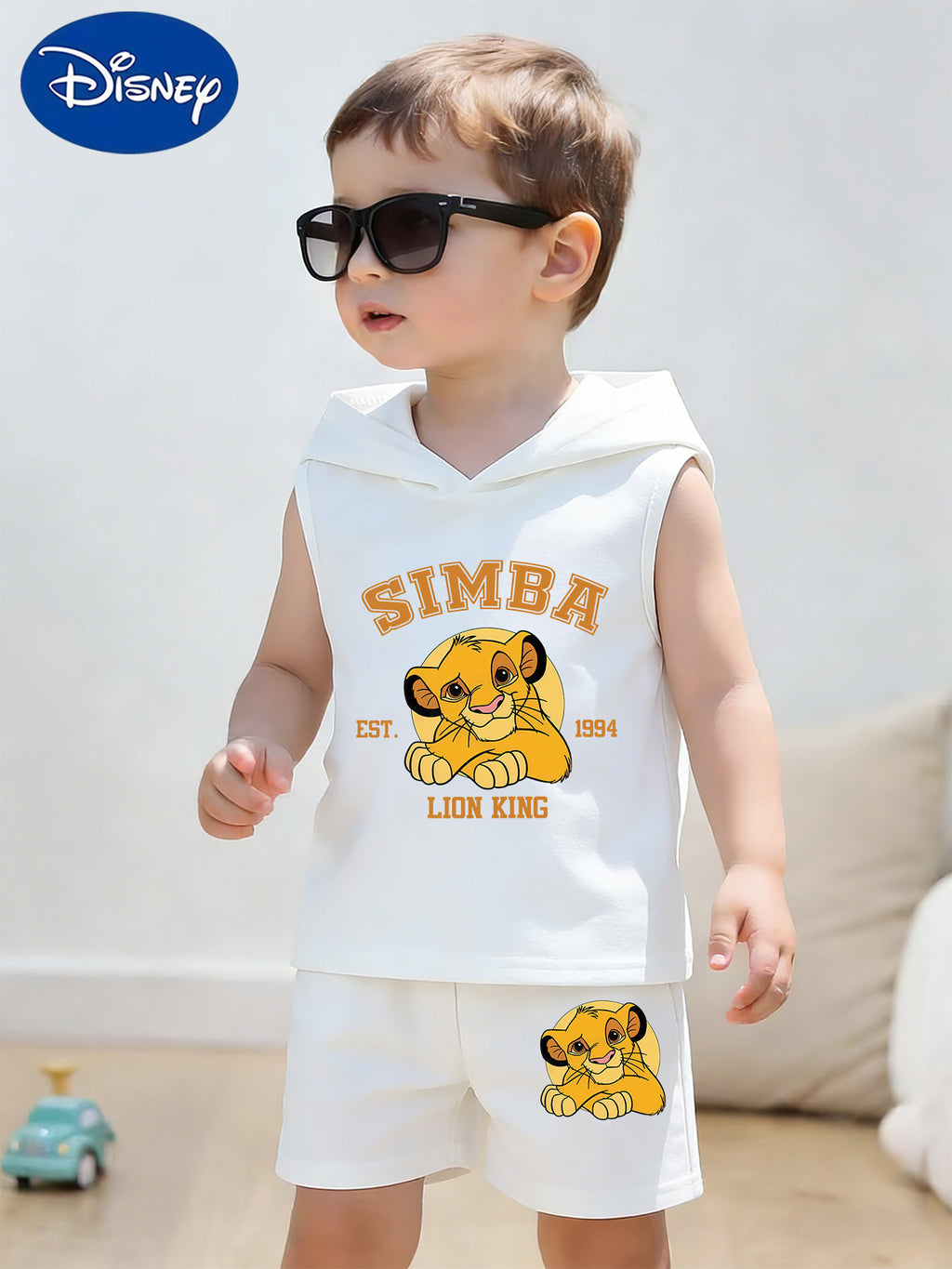 Official The Lion King Simba Set with English Design Print for Boys Aged 12 and Under, Summer Outfit for Boys, Sleeveless Hooded Cartoon Print Vest + Shorts 2pcs Set, Comfortable Daily, Fashionable Trendy Print, Suitable for Daily