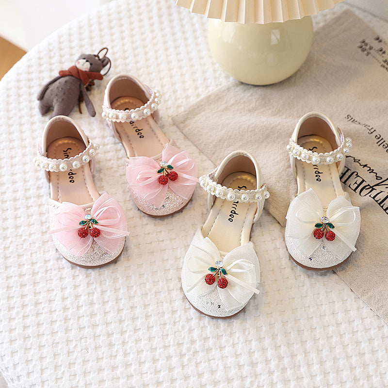 Girl's Flat Sandals with Cherry and Bow Decoration, Little Princess Sandals for Girls, Sweet Style with Closure, Soft Non-Slip Sole, Suitable for Summer Daily Wear with Dresses, Weddings, Banquets, and Performances