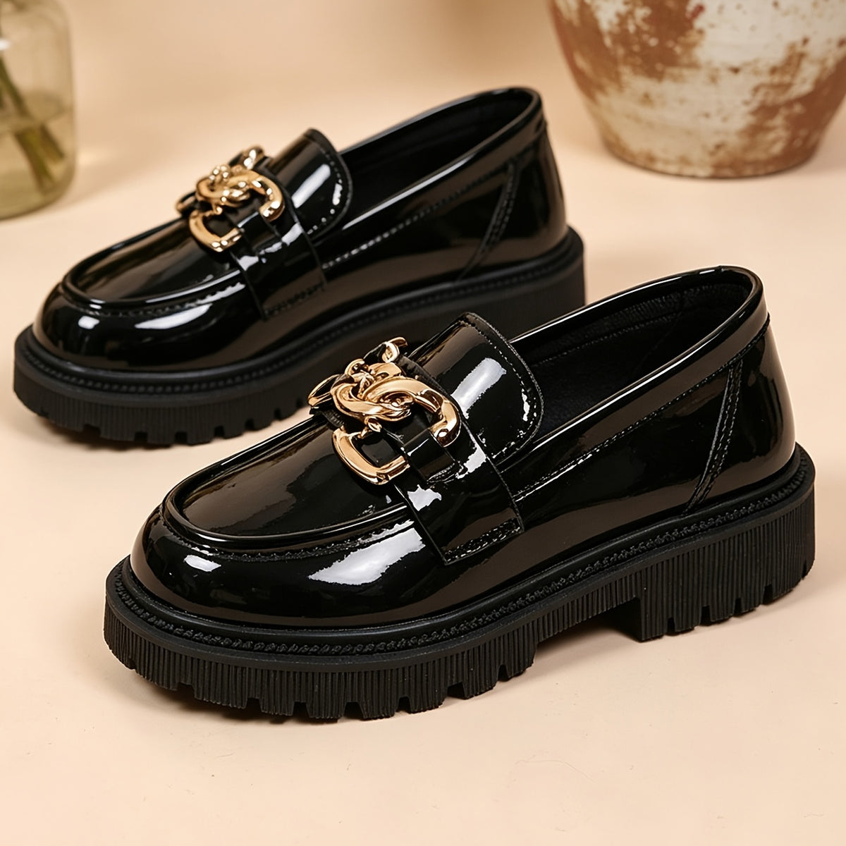 A Pair of Black British Style Loafers, Glossy PU Material + Metal Chain Decoration, Thick-Soled Non-Slip One-Step Design, Versatile Retro College Style Small Shoes, Suitable for Daily Leisure, School, Party, Performance, Autumn And Winter New 2026