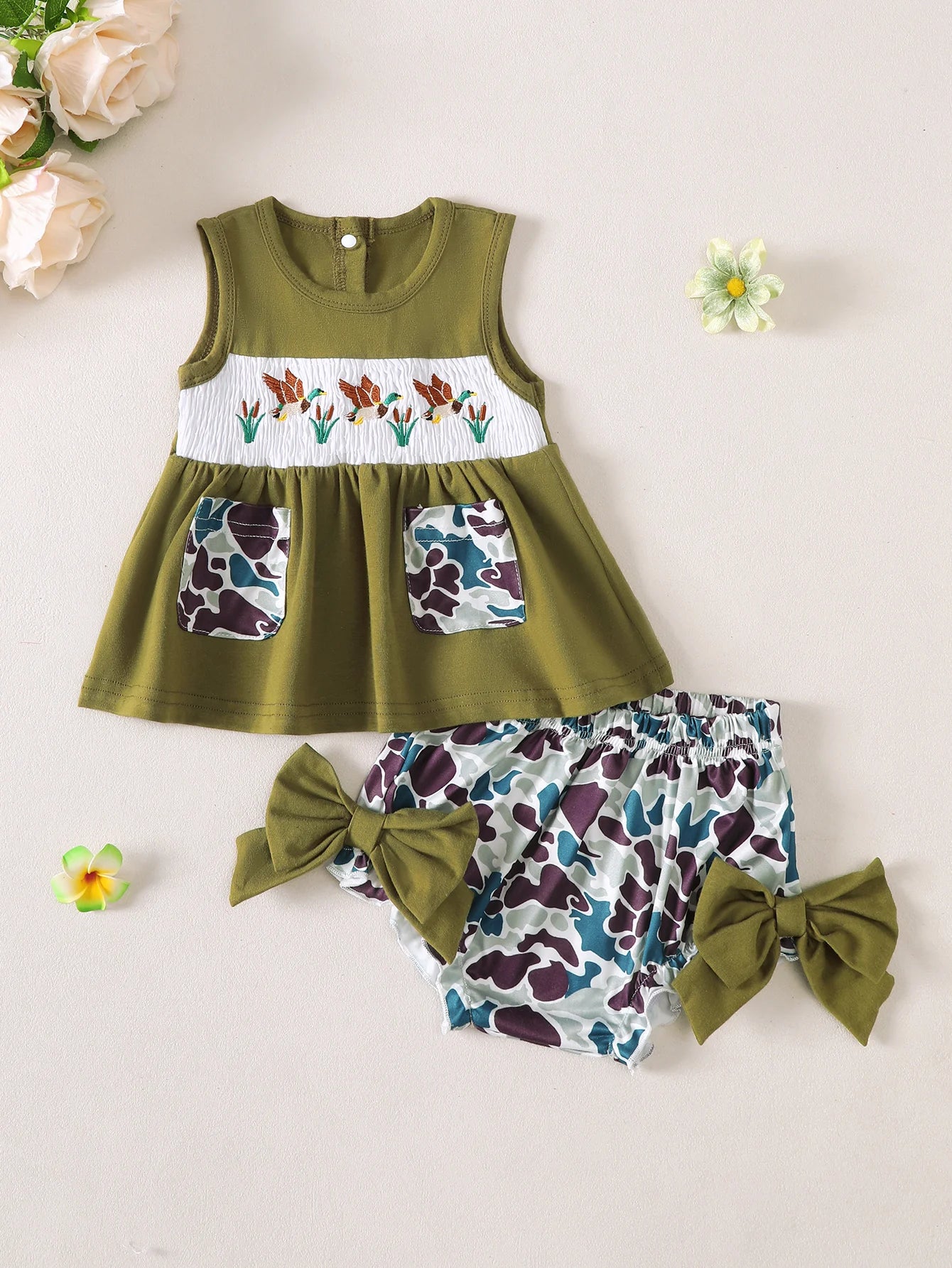 Baby Girl round Neck Sleeveless Duck Embroidered Pattern Shorts Set Infant Clothing Toddler Outfit Baby Girl's Summer Dress