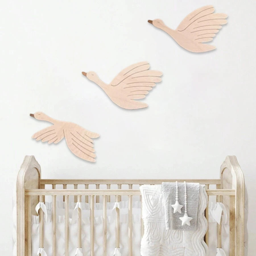 Cute Family of 3 Big Geese Wooden Geese Flying in the Sky Animal Lover's Home Bedroom Wall Decoration Boys and Girls Room Background Decoration Christmas Thanksgiving Halloween Wall Decoration Art Gift