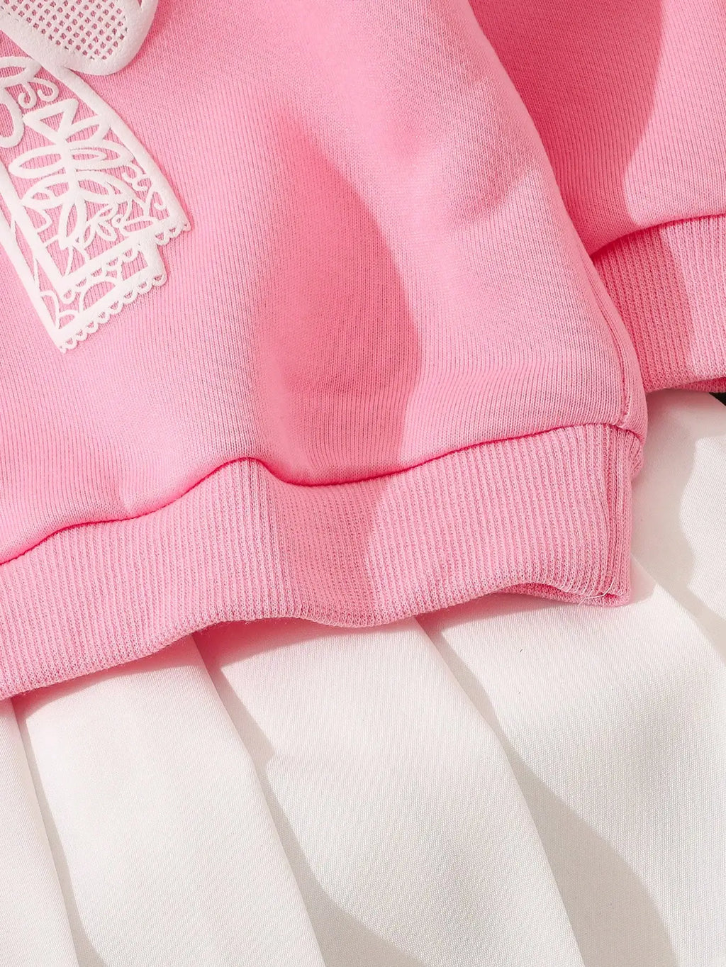 Two-piece baby girl set with bow 3D foam print casual sweatshirt and pleated skirt, thickened for autumn and winter warmth, suit