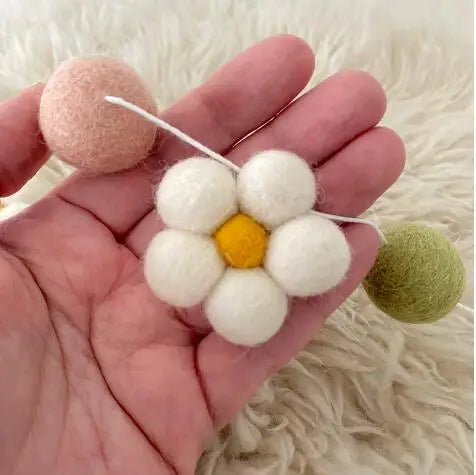 Nordic Style Pure Wool Ball Ins Handmade Felt Daisy Wreath Green/Pink Bohemian Home Room Nursery Decoration Daisy Garland Decoration