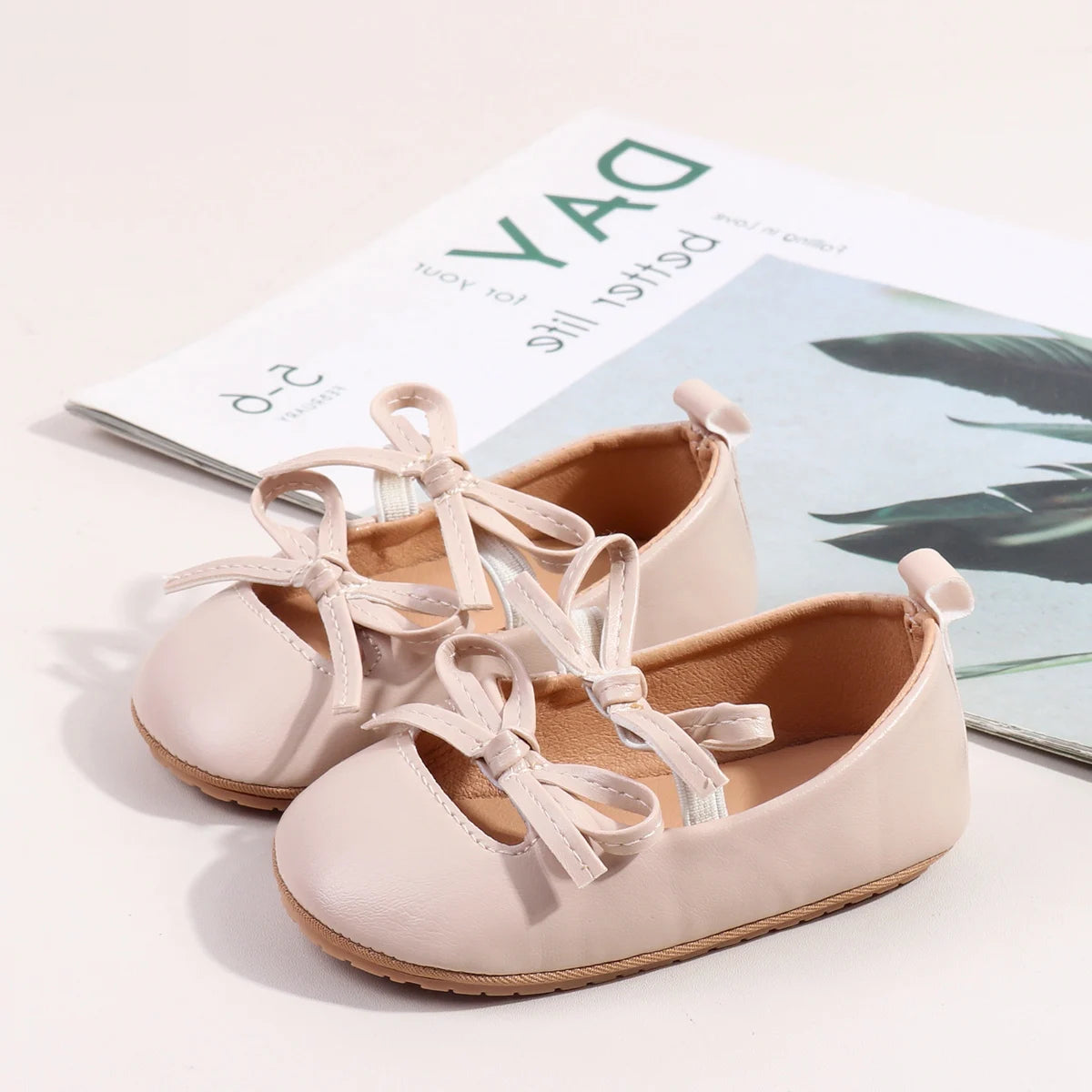 Spring And Autumn Baby Girls First Walking Indoor Outdoor Toddler Shoes With Fashion Design For 0-18M Soft TPR Sole BBW5193