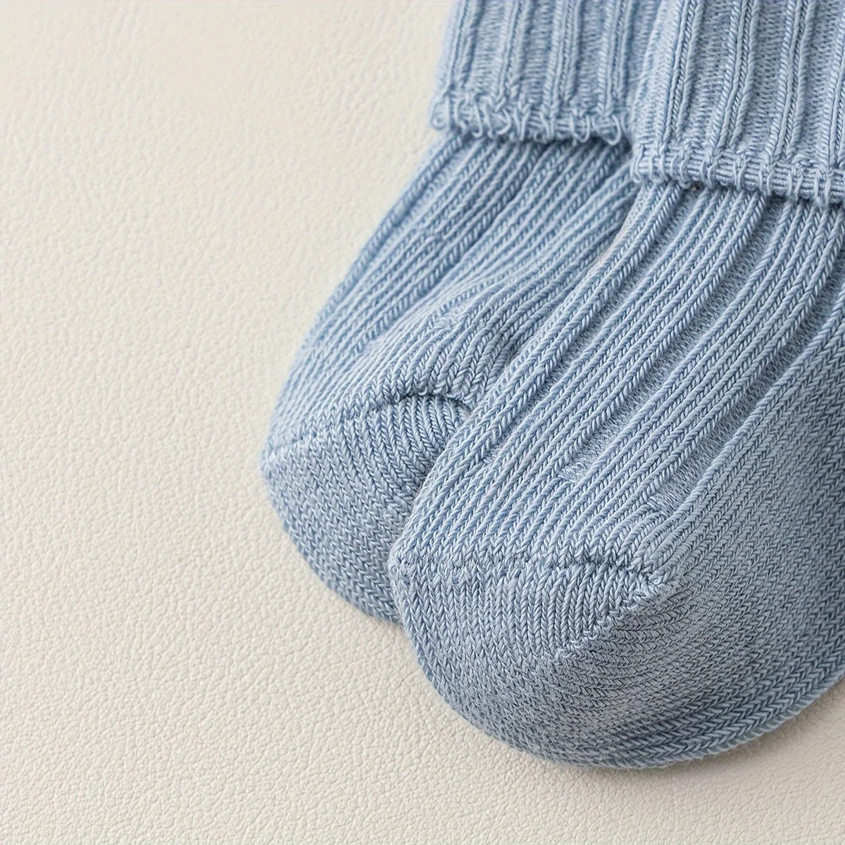 Striped cotton socks for boys and girls, knee-high socks for babies, and school uniform socks for 0-7 years old.