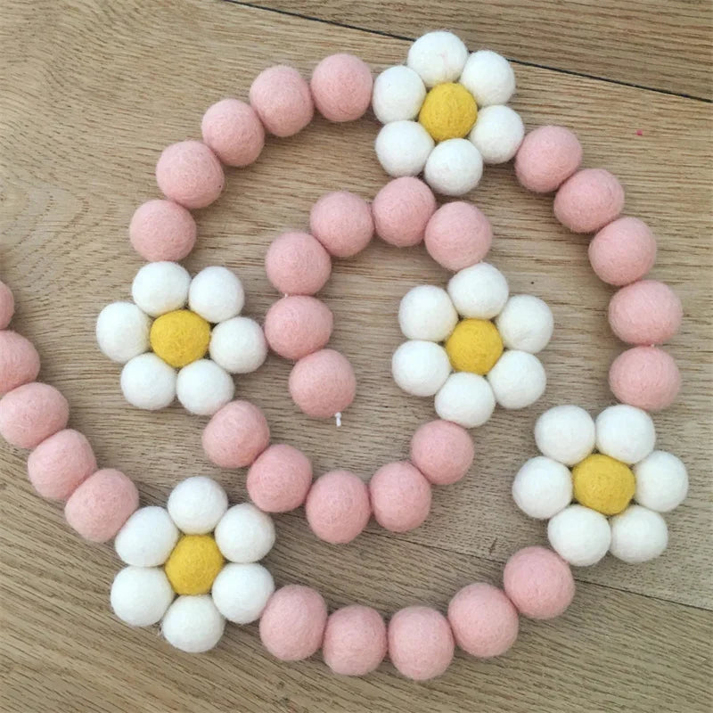 Handmade Wool Ball Daisy Garland - 1.5m Nordic Style Felt Decor