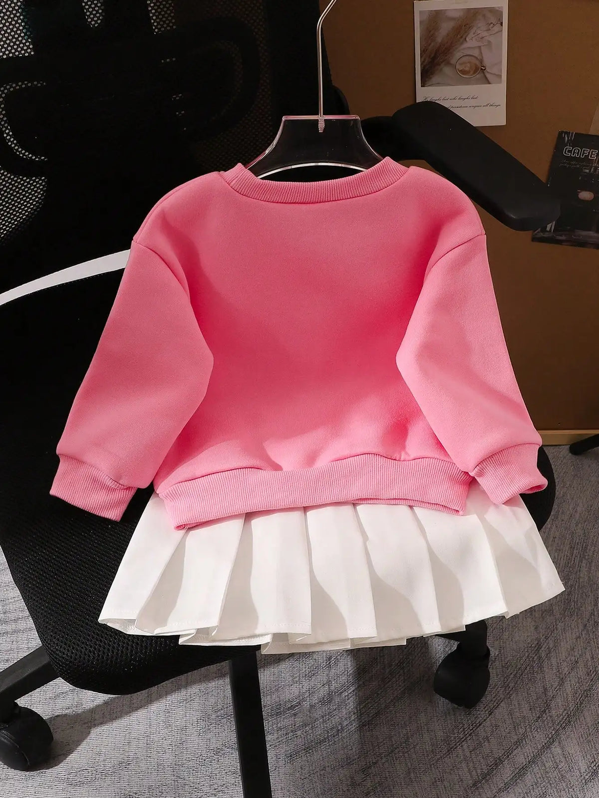 Two-piece baby girl set with bow 3D foam print casual sweatshirt and pleated skirt, thickened for autumn and winter warmth, suit