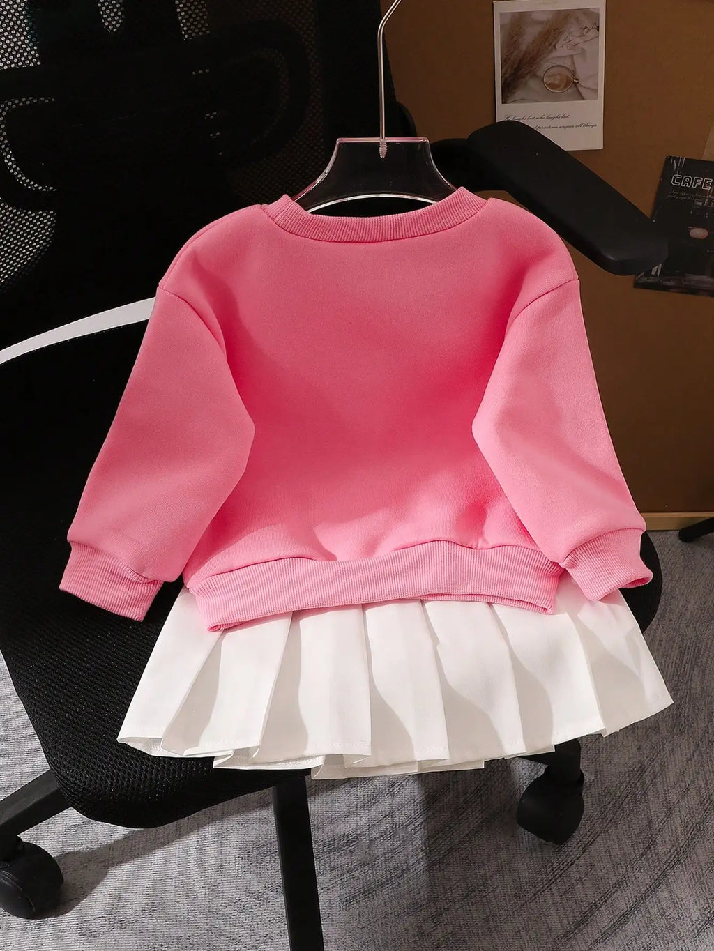 Two-piece baby girl set with bow 3D foam print casual sweatshirt and pleated skirt, thickened for autumn and winter warmth, suit