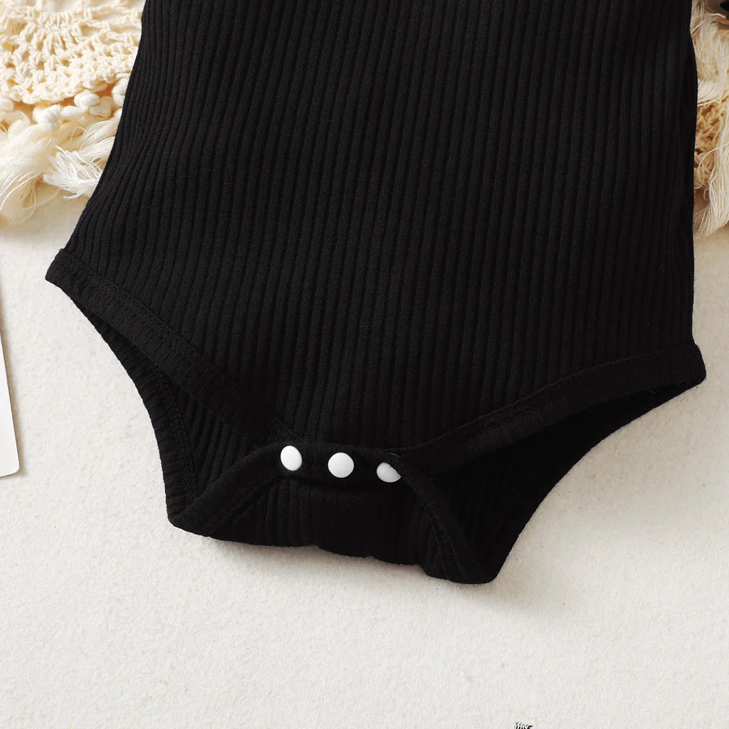2pcs  Baby Girl Polka Dot Short Sleeve Bodysuit+ Plaid Shorts Summer Set for Cute Baby Girls aged 0-18 Months Daily Dressing