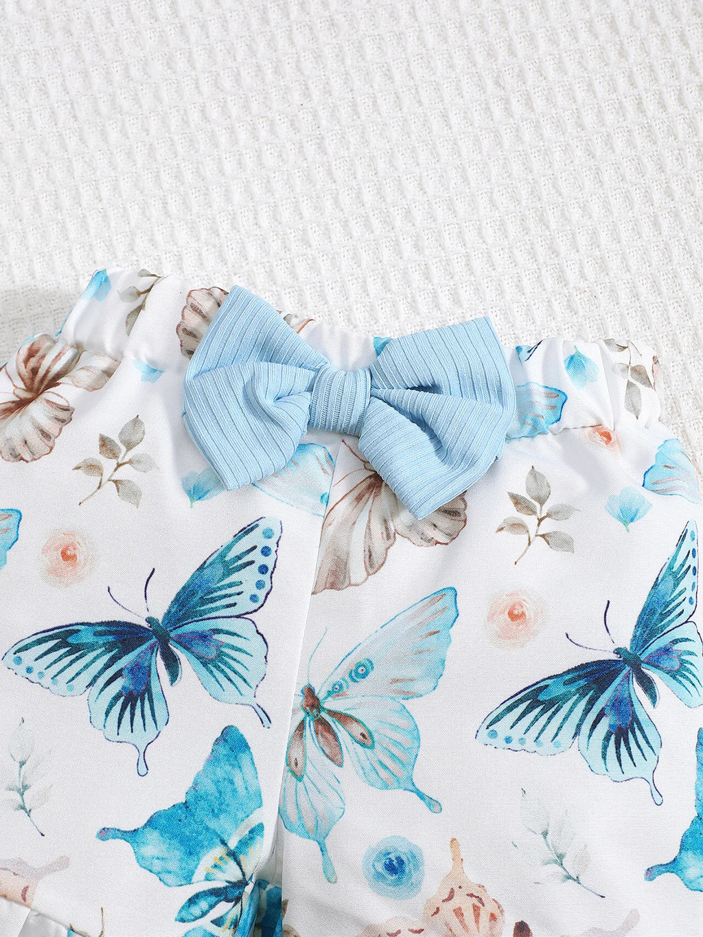 Sweet Two-Piece Set for Baby Girls, Featuring a Ruffled Lace Bow Round-Neck Pullover, Soft Ribbed Tank Top + Butterfly Floral Print & Bow Lace Shorts, Suitable for Casual Outdoor Activities, Spring and Summer