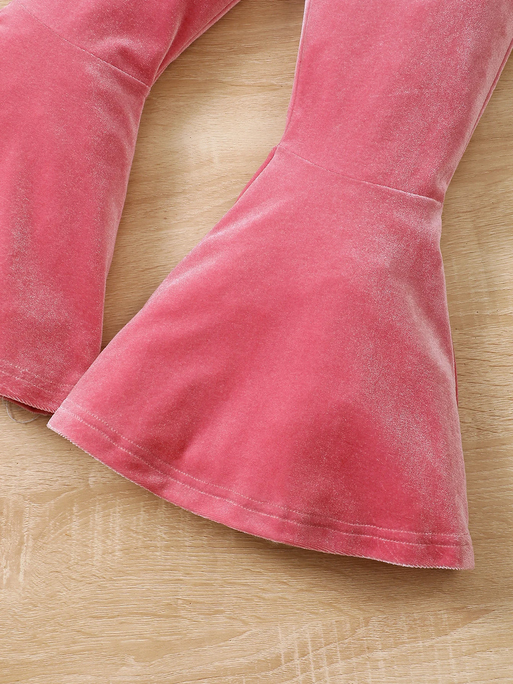 Girls' Winter Set Coral Fleece Love Top+Fashionable flared Pants 2-piece Set Suitable for 3-7 Year Old Girls' Winter Warmth Set