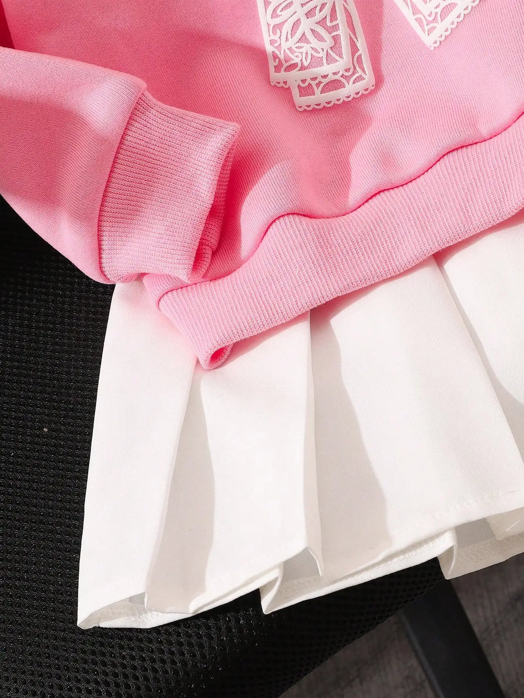 Two-piece baby girl set with bow 3D foam print casual sweatshirt and pleated skirt, thickened for autumn and winter warmth, suit