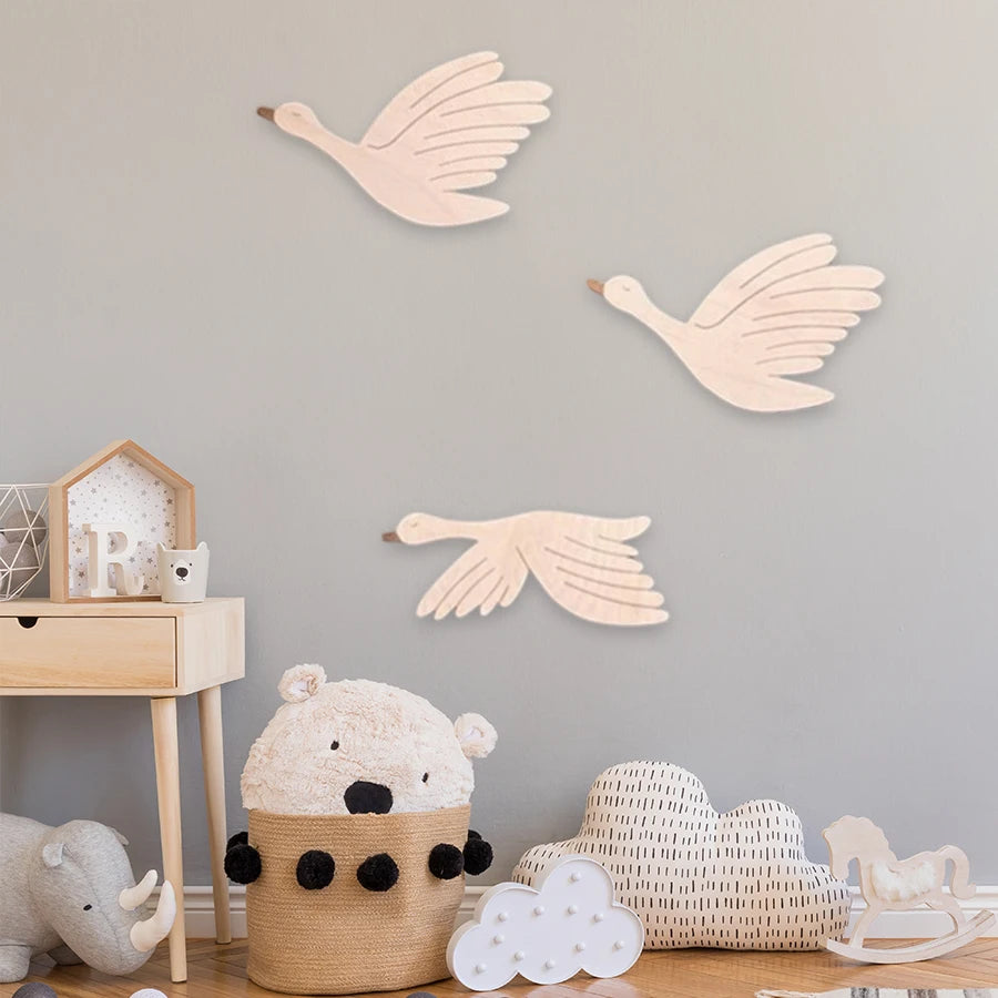 Cute Family of 3 Big Geese Wooden Geese Flying in the Sky Animal Lover's Home Bedroom Wall Decoration Boys and Girls Room Background Decoration Christmas Thanksgiving Halloween Wall Decoration Art Gift