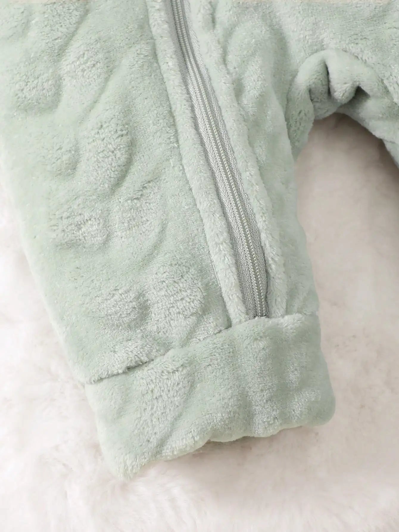 Newborn Baby Boy Autumn and winter Plush Jumpsuit Hooded Long sleeved Zipper Jumpsuit suitable for Male babies aged 0-18 Months