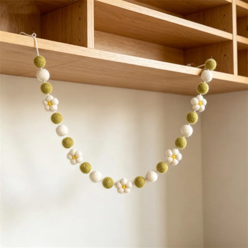 Ins Pink and Green Nordic Style Daisy Flower Wool Ball Garland Wall Decoration Shelf Decoration Wall Hanging Wool Ball Daisy Wreath Holiday Christmas Wedding Thanksgiving Wall Decoration Garland Tent Curtain Decoration