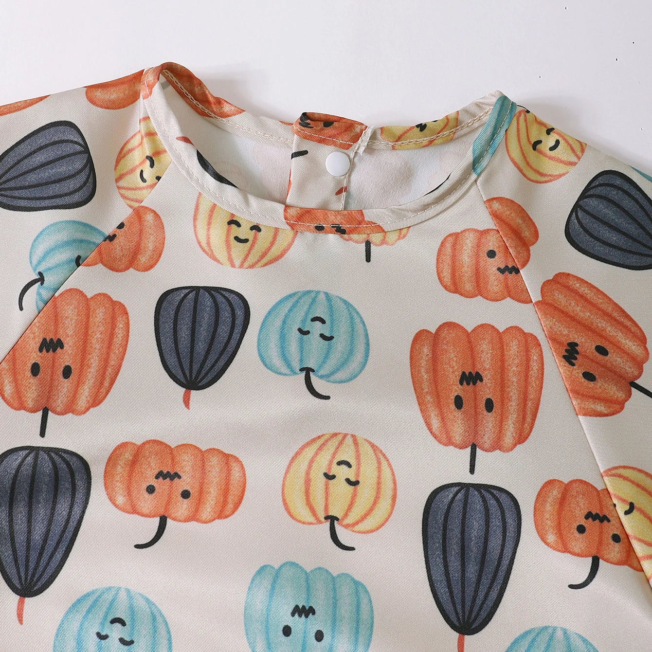 Danish children's long sleeved reverse dressing baby eating clothes bib super soft waterproof baby eating bag anti dirty feeding