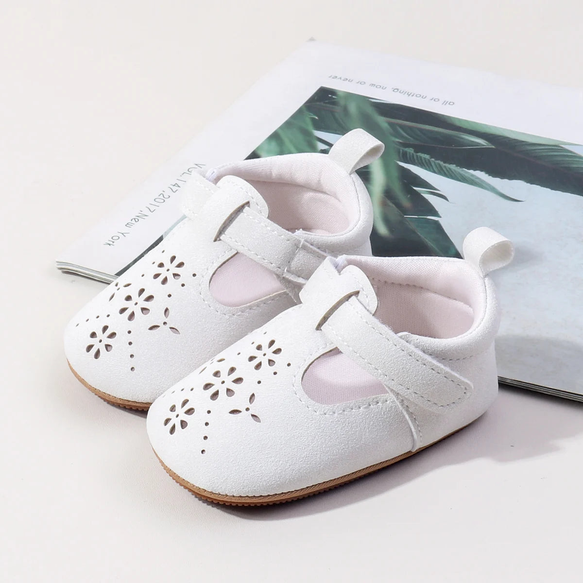 Baby Shoes For Boys And Girls, New Style, 0-1 Year Old, Hollow Out Rubber Sole, Anti-slip And Breathable Learning