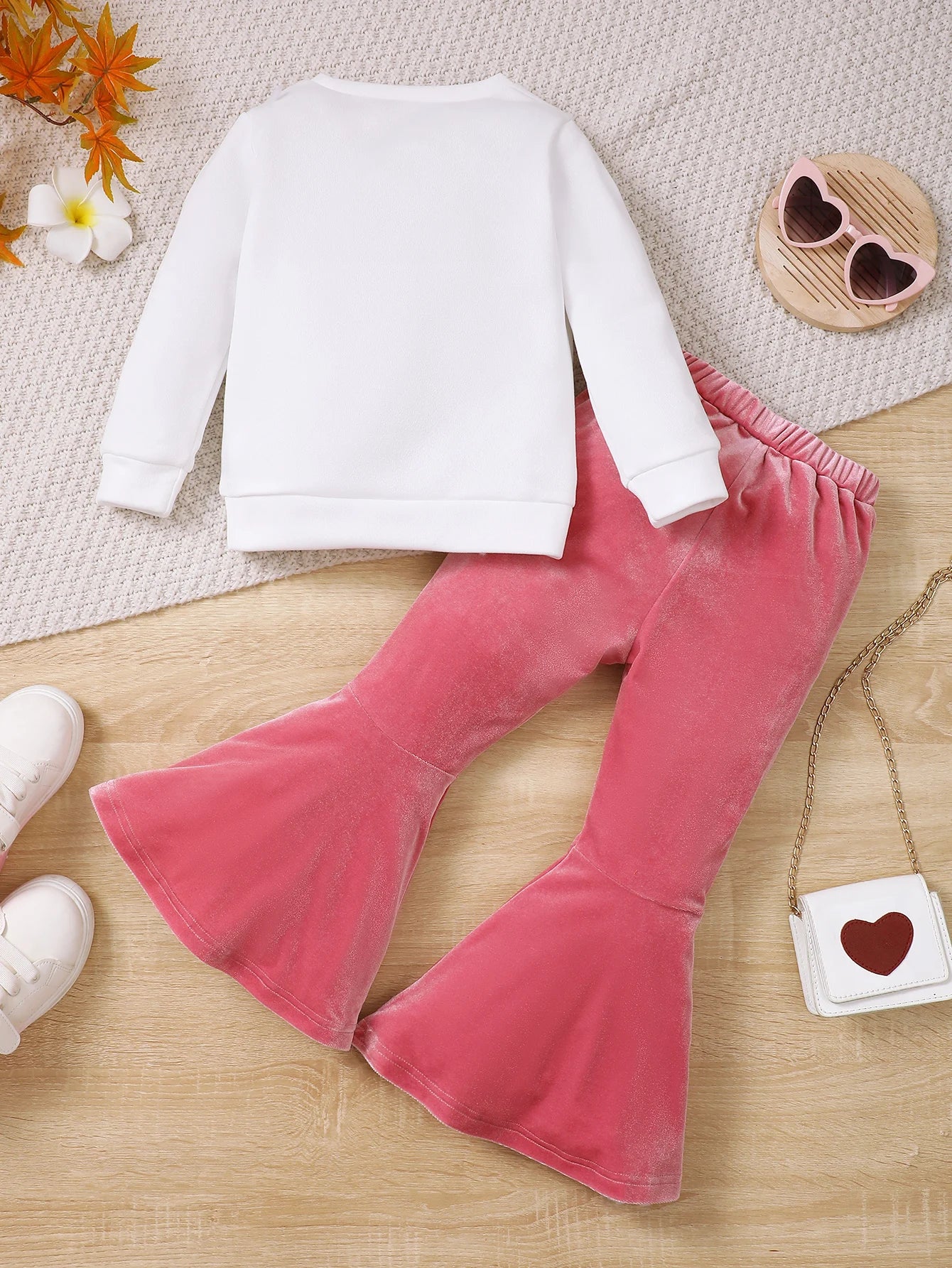 Girls' Winter Set Coral Fleece Love Top+Fashionable flared Pants 2-piece Set Suitable for 3-7 Year Old Girls' Winter Warmth Set