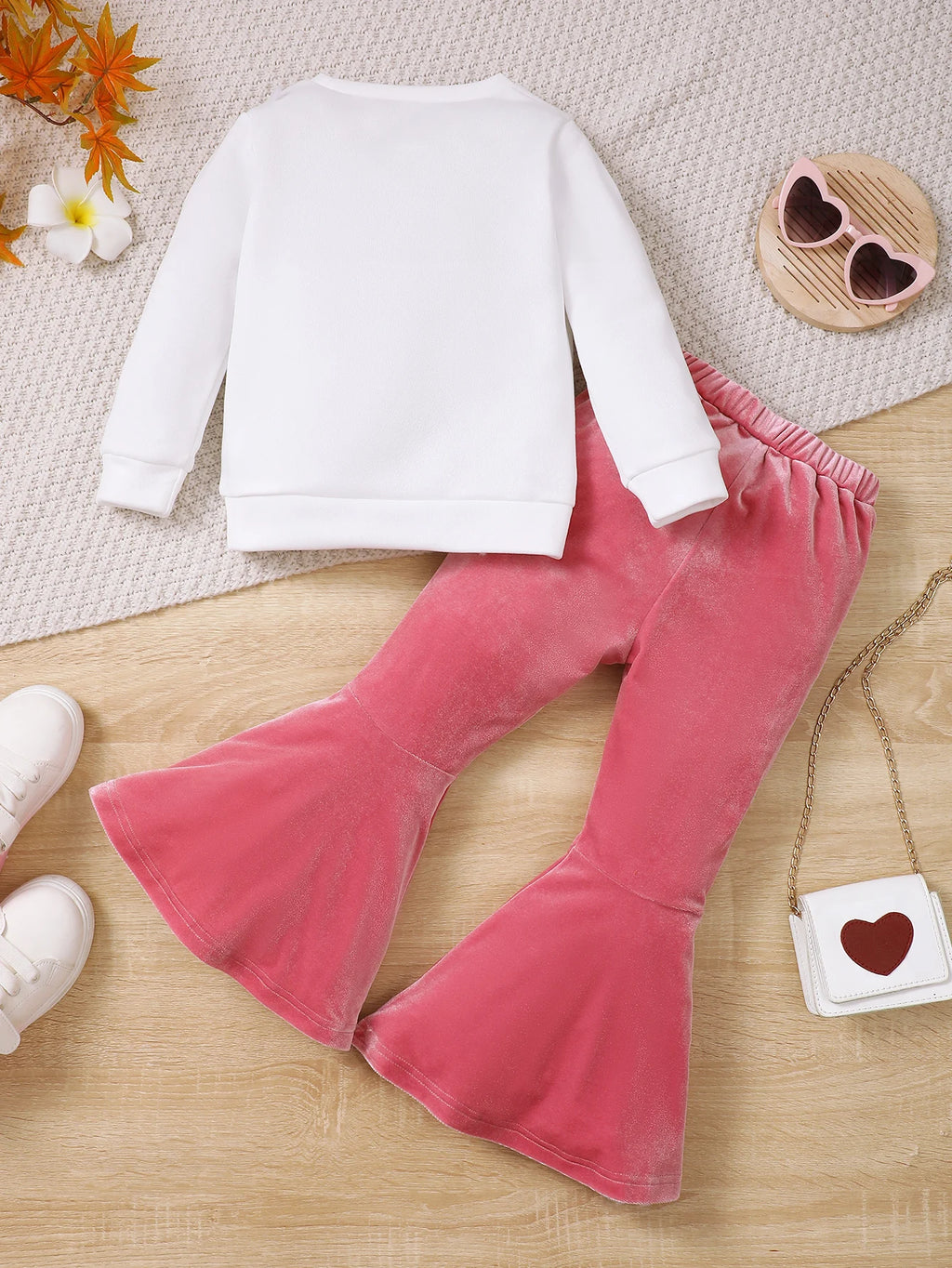 Girls' Winter Set Coral Fleece Love Top+Fashionable flared Pants 2-piece Set Suitable for 3-7 Year Old Girls' Winter Warmth Set
