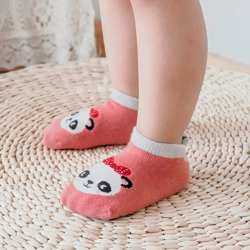 6 pairs of boys and girls' anti slip socks with cute cartoon animal patterns, comfortable and breathable baby floor socks
