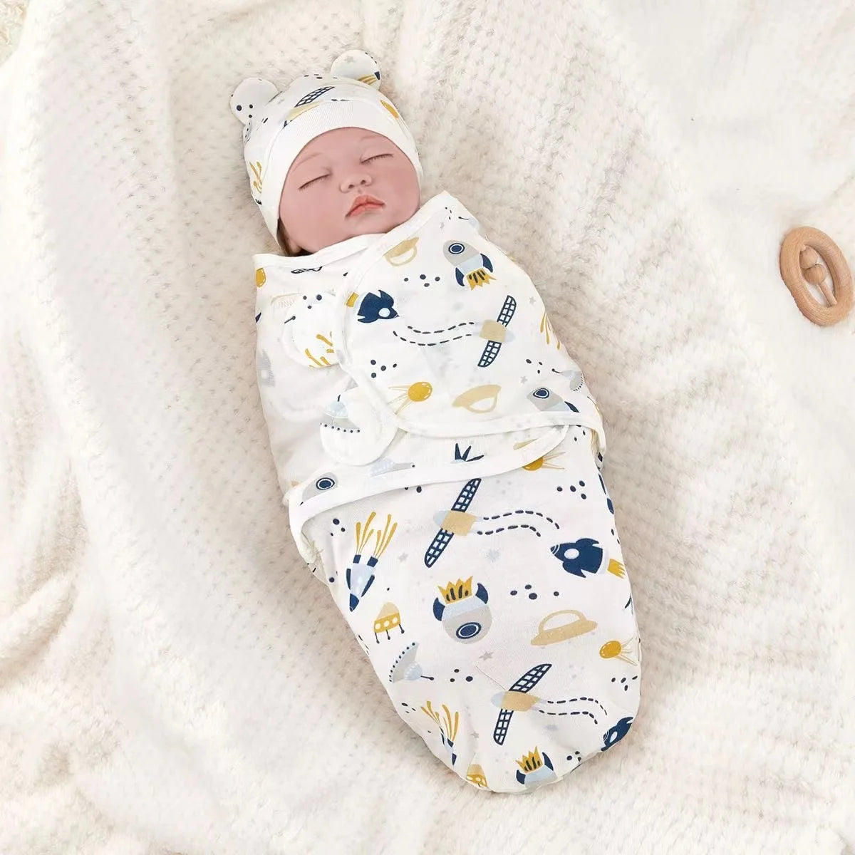 Newborn swaddle cloth with high elasticity, shock absorption, kick resistance, and surrender style.