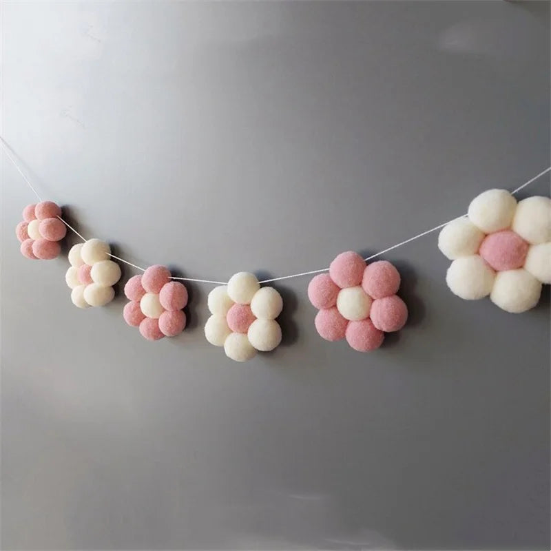 Nordic Style Handmade Pom-Pom Daisy Garland Decoration for Shelves, Wall Hanging Pom-Pom Pink Daisy Wreath, Holiday Christmas Wedding Thanksgiving Wall Decoration Garland, Tent Curtain Decoration Hanging Ornaments