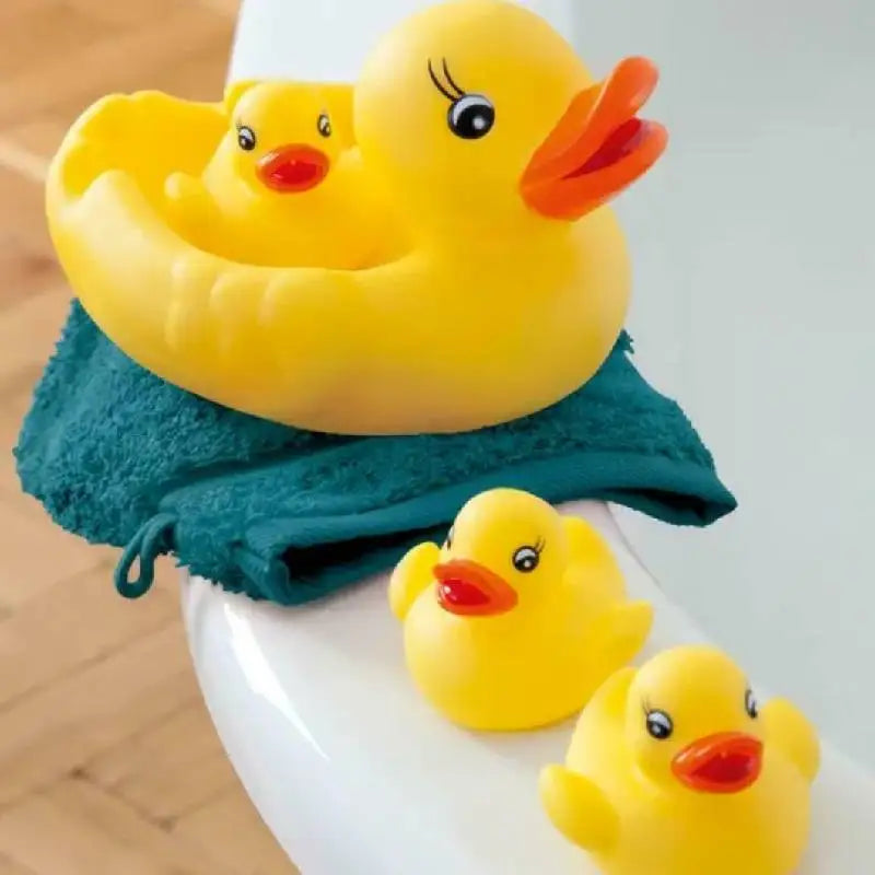 4pcs Rubber Duck Family Squeak Ducks Baby Shower Toy Float Bathtub Yellow Duck Toy Gift for Toddlers Boys Girls Kids Birthday