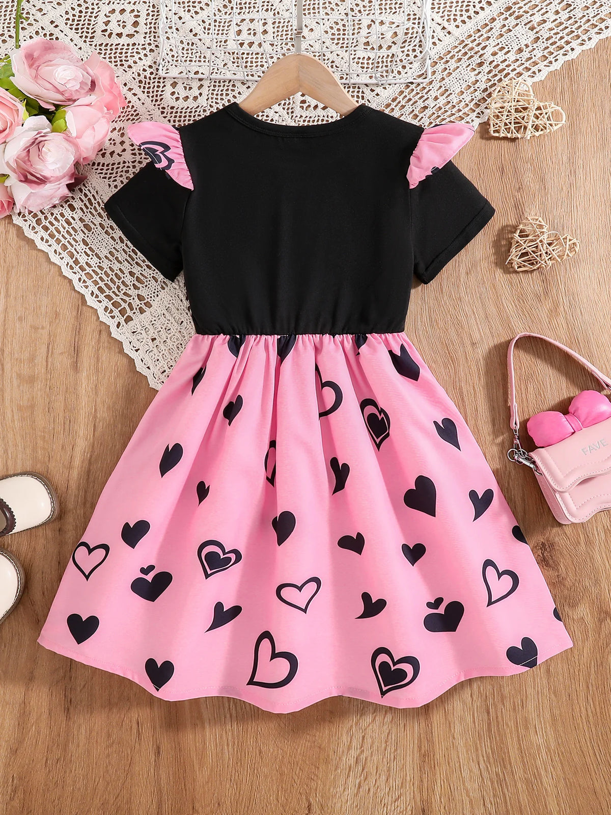 Girls' Fashionable Summer Dress, Little Girl's Cat Print Flutter Sleeve Short-Sleeve Patchwork Heart All-Over Print Mid-Length Waist-Cinching Dress, Comfortable and Elegant Youth Clothing for Girls, Outdoor Stylish and Unique