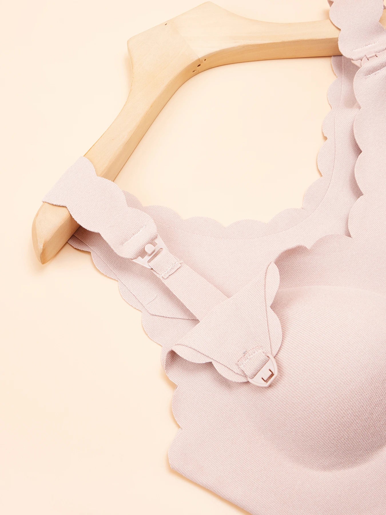 Pregnant Women Bring Their Own Bra Vest Which Is Comfortable And Soft To Wrap Around The Abdomen With Wavy Border Underwear Vest