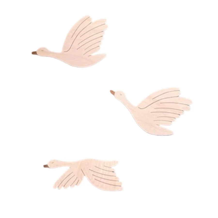 Cute Family of 3 Big Geese Wooden Geese Flying in the Sky Animal Lover's Home Bedroom Wall Decoration Boys and Girls Room Background Decoration Christmas Thanksgiving Halloween Wall Decoration Art Gift