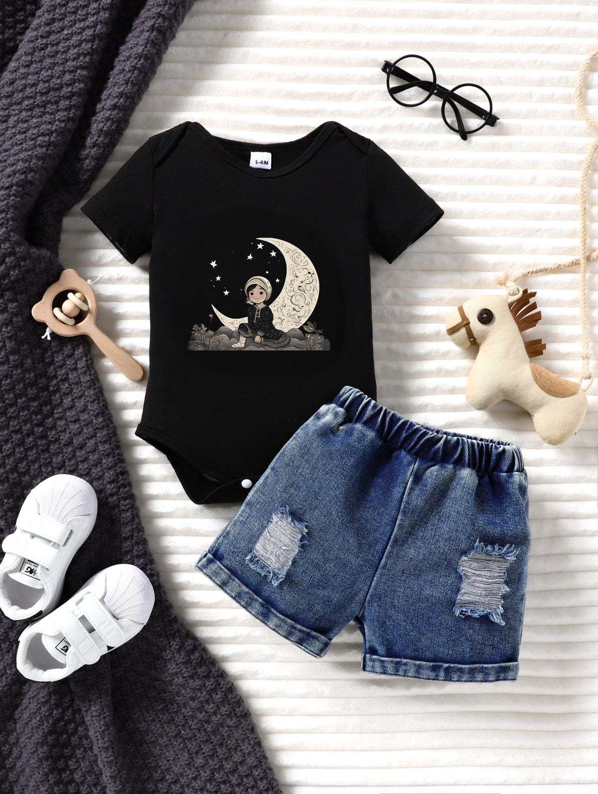 Summer Infant Girl Short Sleeve Two-Piece Set Black Star Moon Cartoon Print Bottom Covering Outfit with Torn Denim Shorts