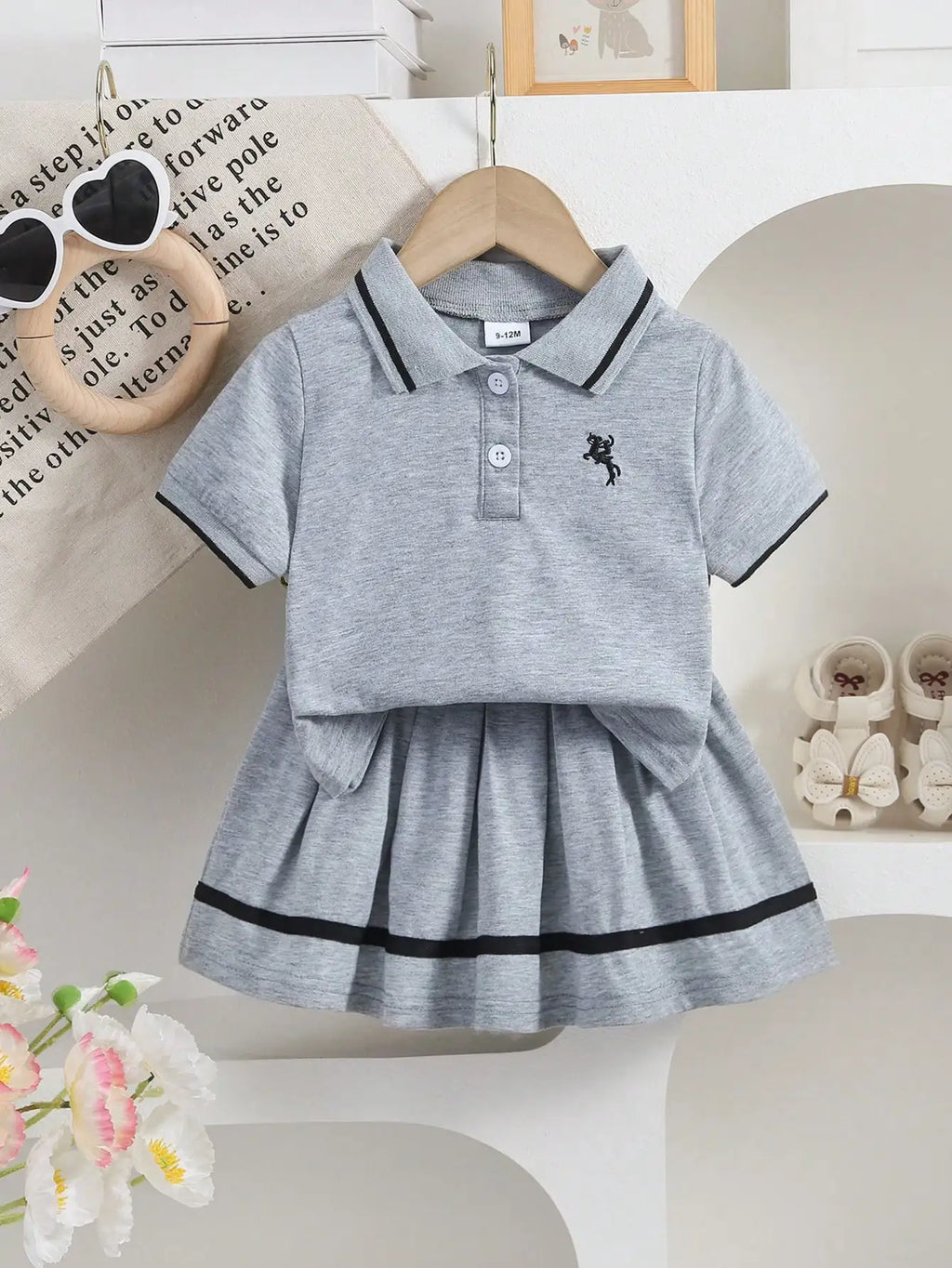 Two piece set of baby girl lace bow collar casual top and spliced skirt suitable for outdoor play, college style, cute and explo