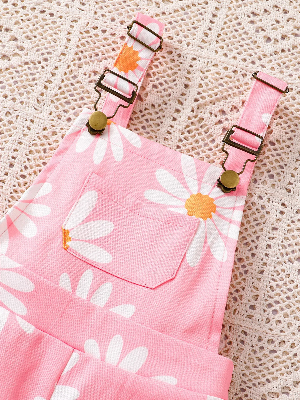 Summer Casual White T-Shirt for Girls with Daisy Print Suspenders Short Sleeve Fashion Comfortable Kids Set