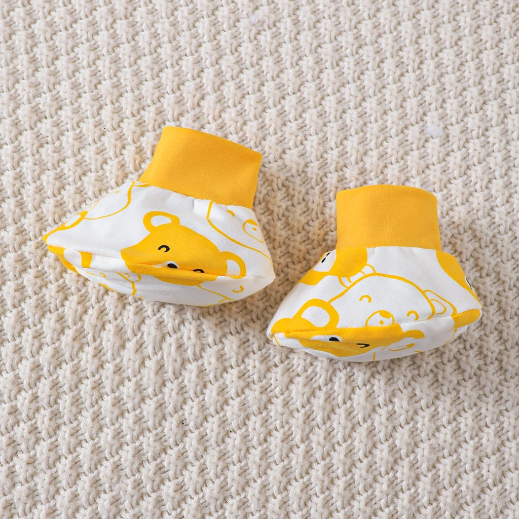 Newborn 4pcs Baby boy Bear printed Bodysuit+Pants+Hat+Socks Set Suitable for Babies 0-9 Months Spring Autumn Fashionable Set