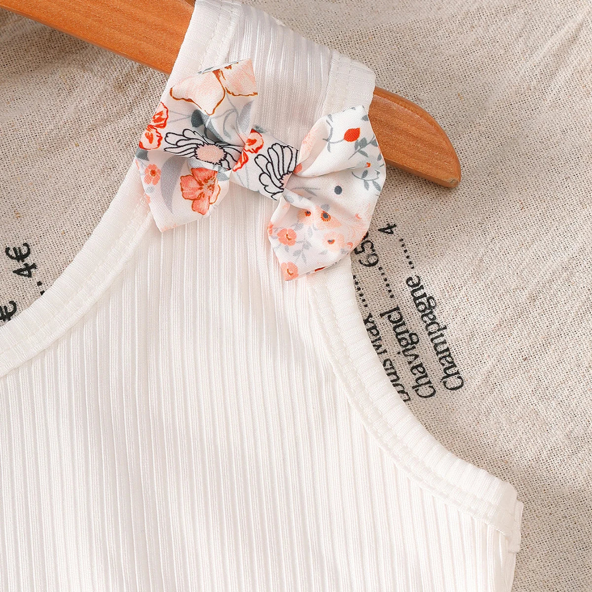 2Pcs Summer Girls' Set Bow Vest Top+Small Floral Half Skirt Set 4-7 Year Old Girls' Vacation Leisure Set Children's clothing