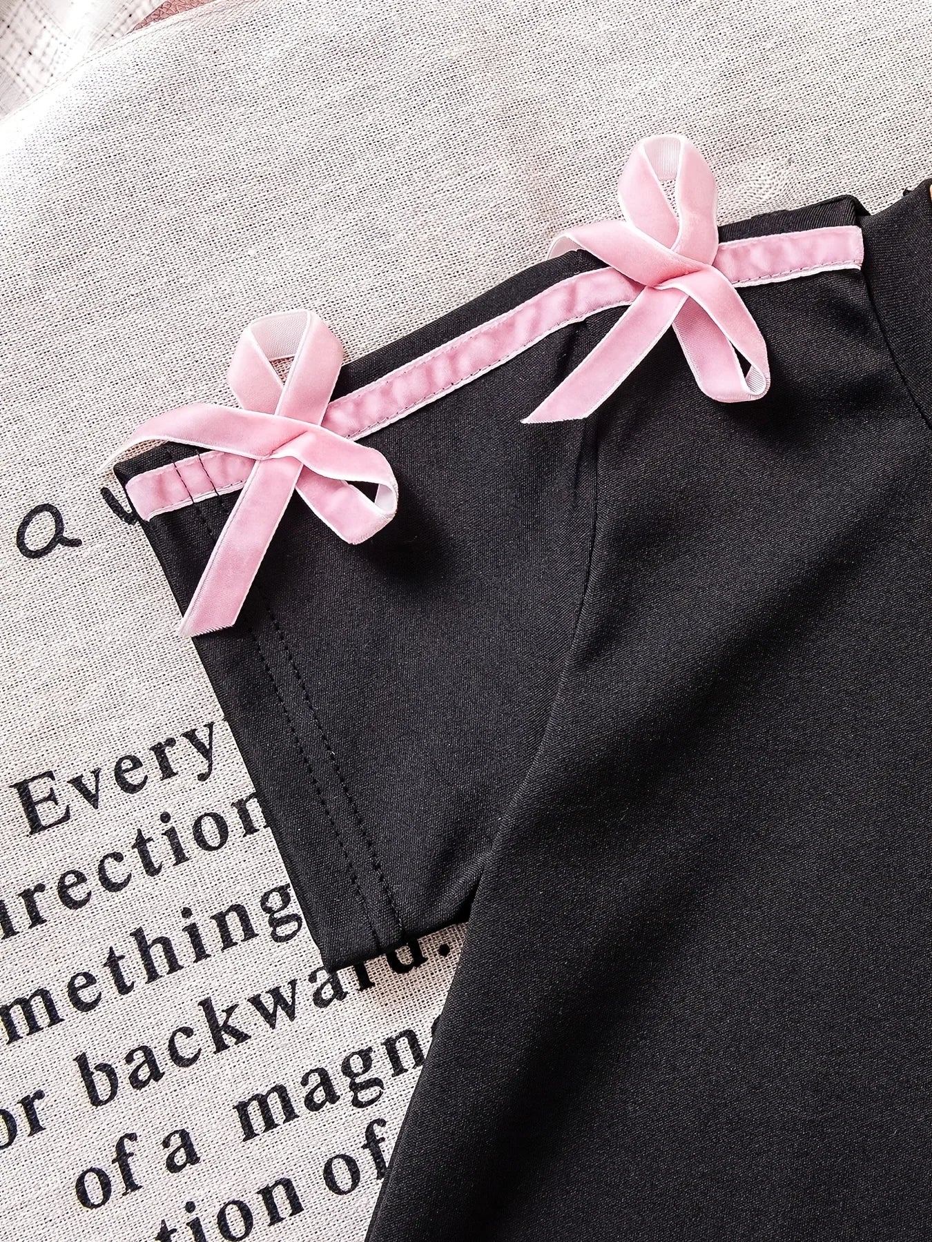 Girls' Summer Casual Outfit: Sweet and Cool Ballet-Style Black Short-Sleeve T-Shirt + Flared Pants Two-Piece Set with Playful Pink Bow, Suitable for Girls Aged 4-12, Versatile Clothing