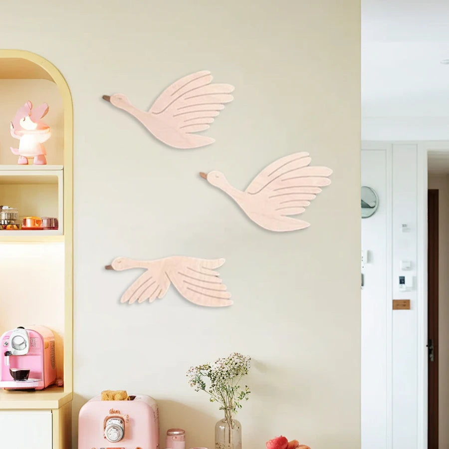 Cute Family of 3 Big Geese Wooden Geese Flying in the Sky Animal Lover's Home Bedroom Wall Decoration Boys and Girls Room Background Decoration Christmas Thanksgiving Halloween Wall Decoration Art Gift