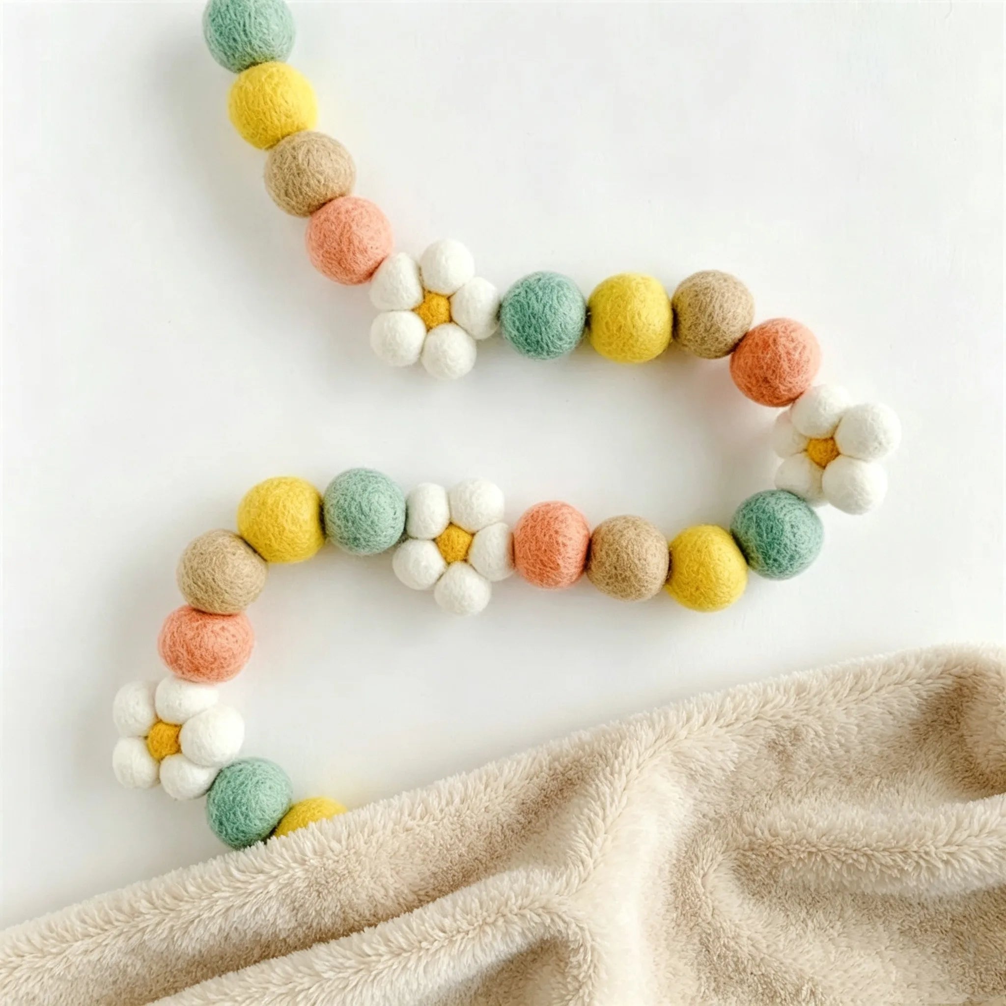 Ins Wool Felt Balls Daisy Flower Wall Hanging Pendant Garlands Wool Felt Ball String Home Room Wall Ornament Photo Props