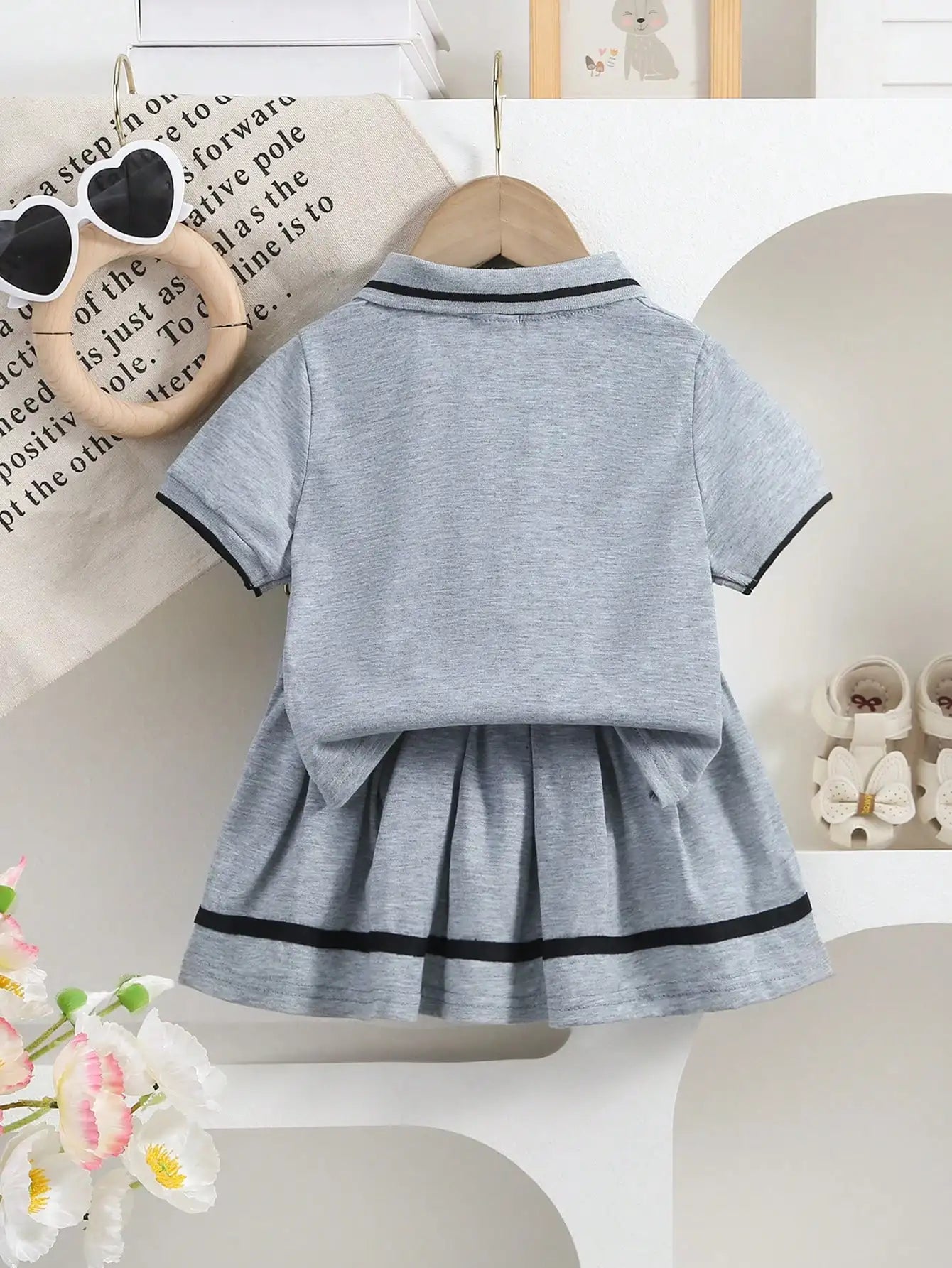 Two piece set of baby girl lace bow collar casual top and spliced skirt suitable for outdoor play, college style, cute and explo