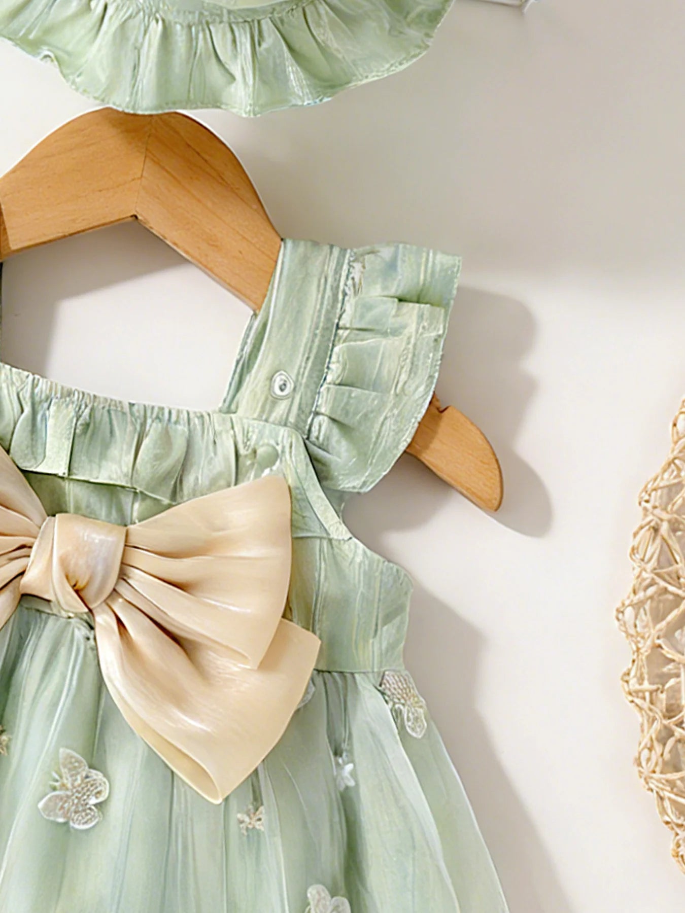 Baby girl bow green flying sleeve mesh fresh girl suspender princess dress two-piece set spring and summer dress