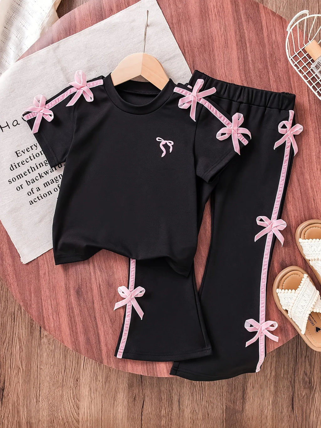 Girls' Summer Casual Outfit: Sweet and Cool Ballet-Style Black Short-Sleeve T-Shirt + Flared Pants Two-Piece Set with Playful Pink Bow, Suitable for Girls Aged 4-12, Versatile Clothing