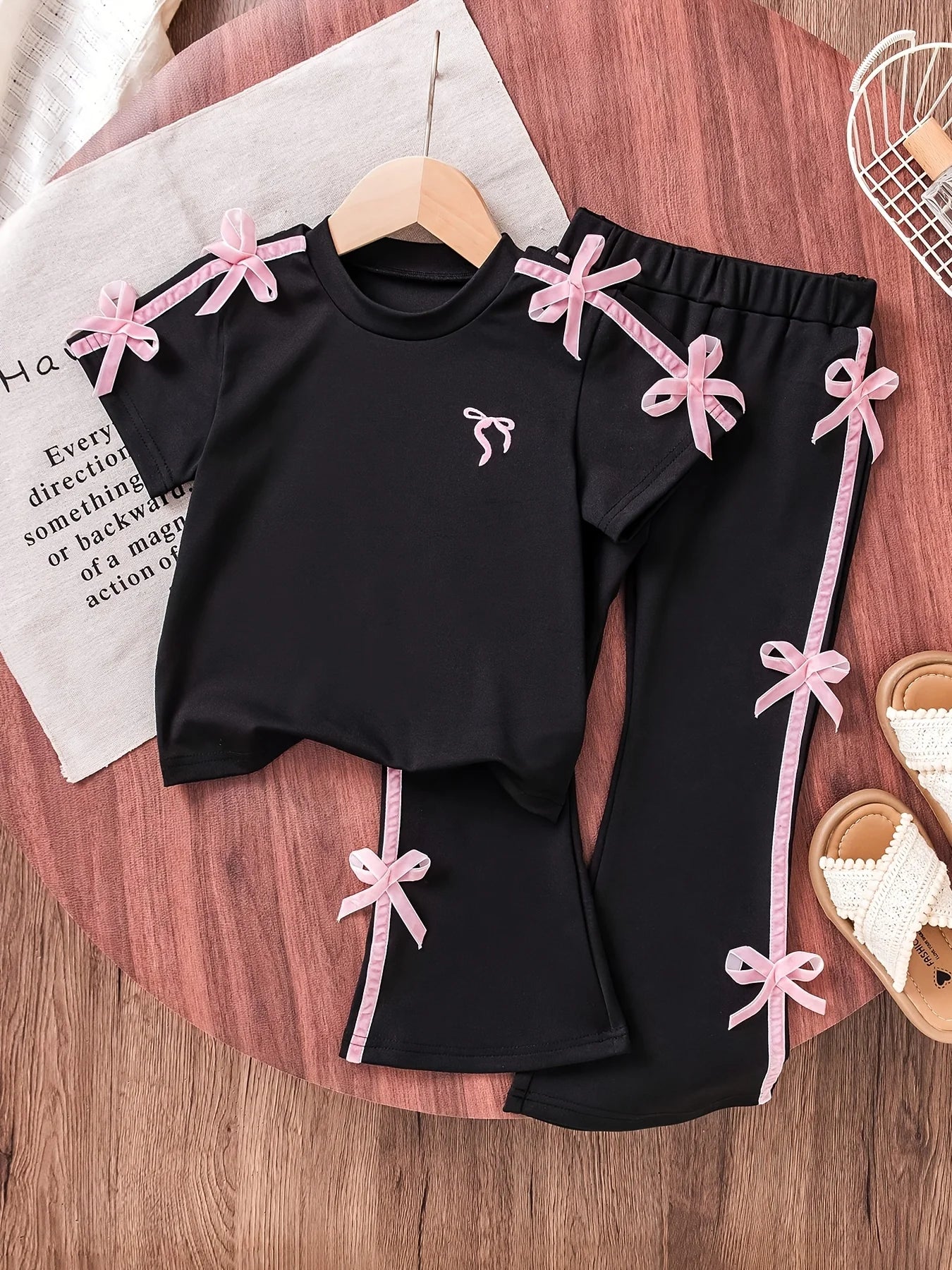 Girls' Summer Casual Outfit: Sweet and Cool Ballet-Style Black Short-Sleeve T-Shirt + Flared Pants Two-Piece Set with Playful Pink Bow, Suitable for Girls Aged 4-12, Versatile Clothing