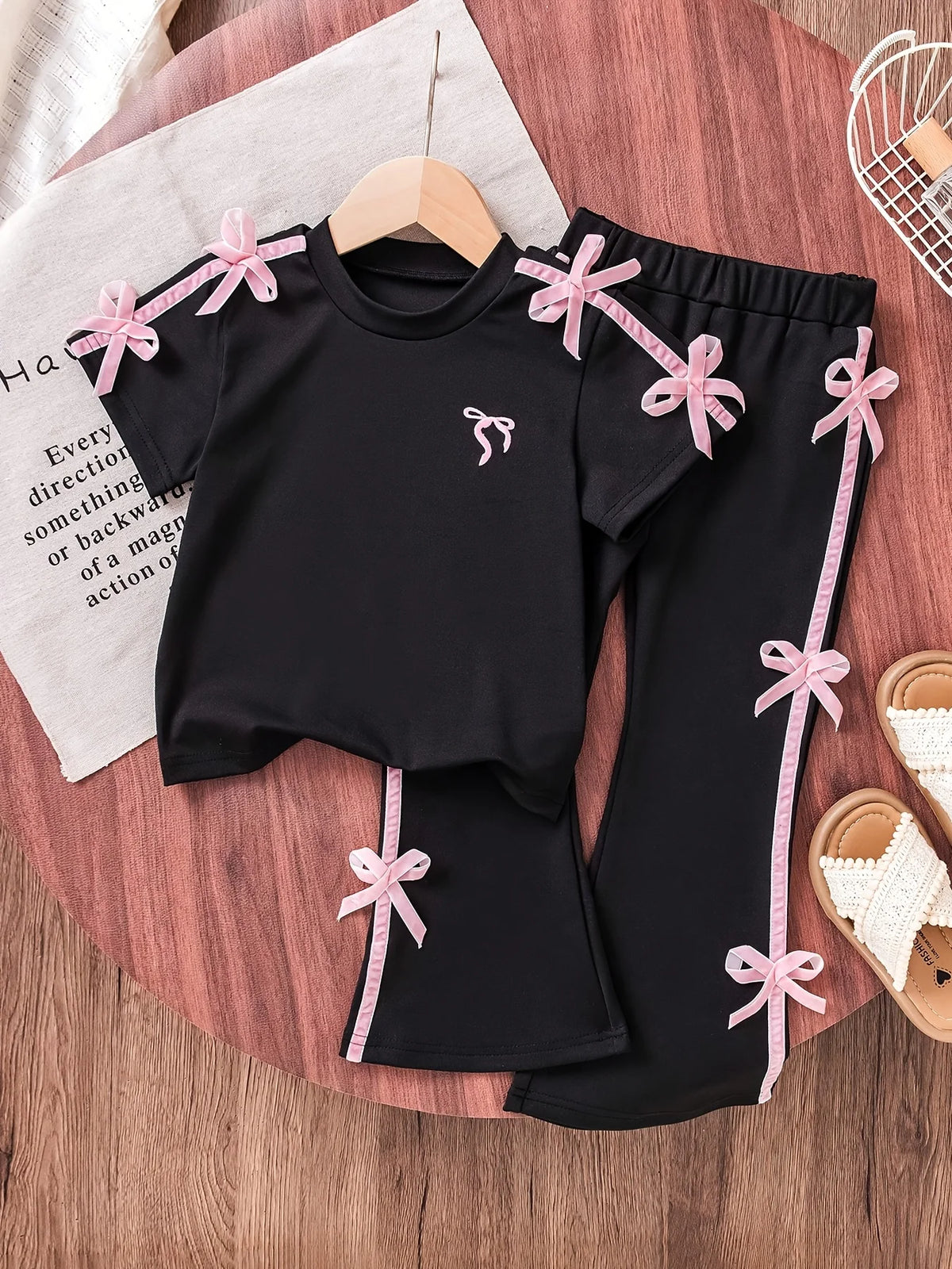 Girls' Summer Casual Outfit: Sweet and Cool Ballet-Style Black Short-Sleeve T-Shirt + Flared Pants Two-Piece Set with Playful Pink Bow, Suitable for Girls Aged 4-12, Versatile Clothing