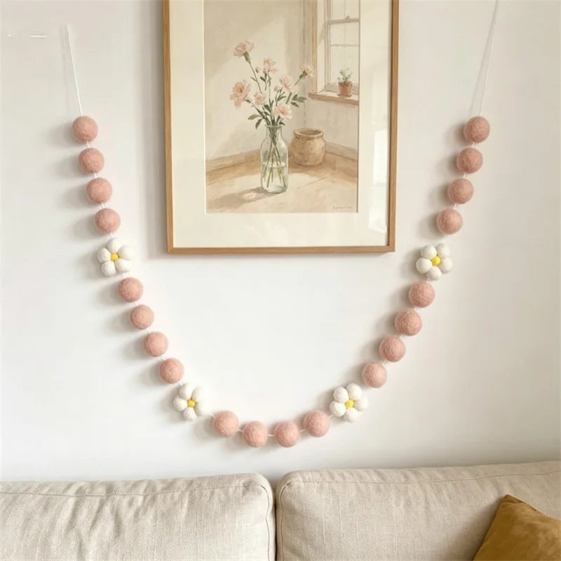 Ins Pink and Green Nordic Style Daisy Flower Wool Ball Garland Wall Decoration Shelf Decoration Wall Hanging Wool Ball Daisy Wreath Holiday Christmas Wedding Thanksgiving Wall Decoration Garland Tent Curtain Decoration